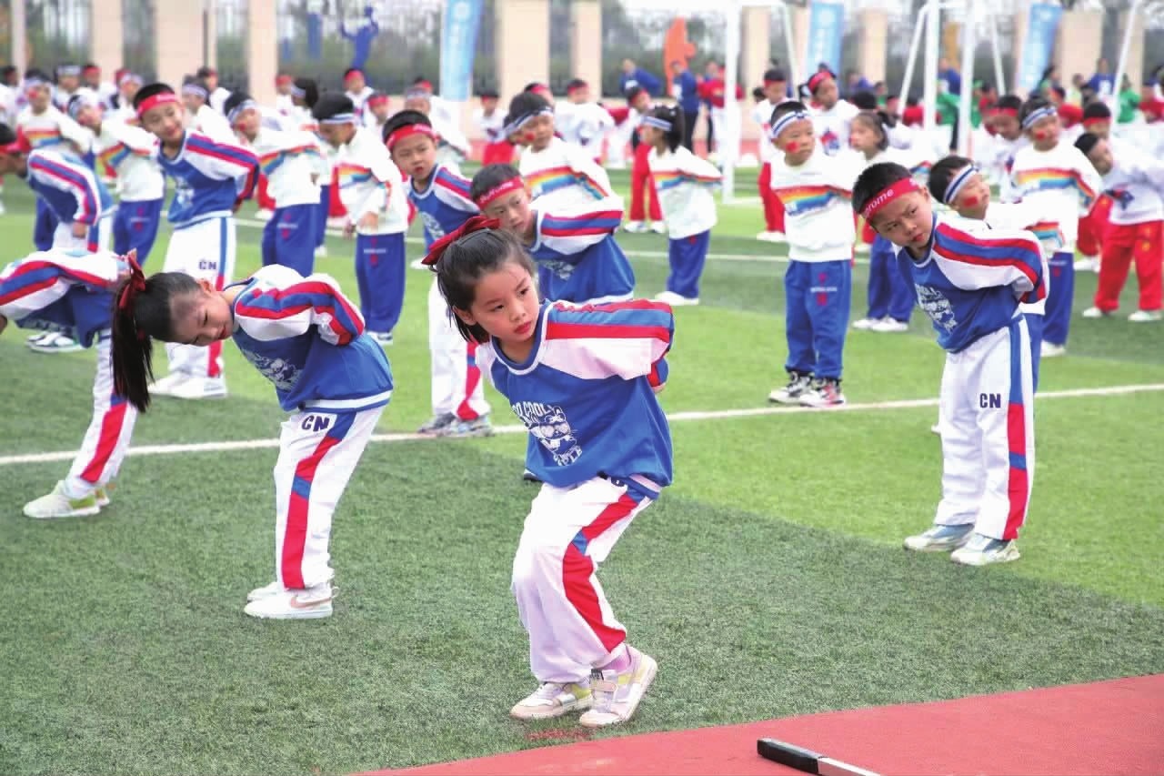 德扑里的“中对子”防御：面对对手的两条街开火，你该跟注几次？（德州扑克“中对子”防守策略：面对对手两街连枪，你该跟到哪一街？）