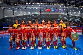 保安大爷中场硬核加入拉拉队，全场尖叫炸了！